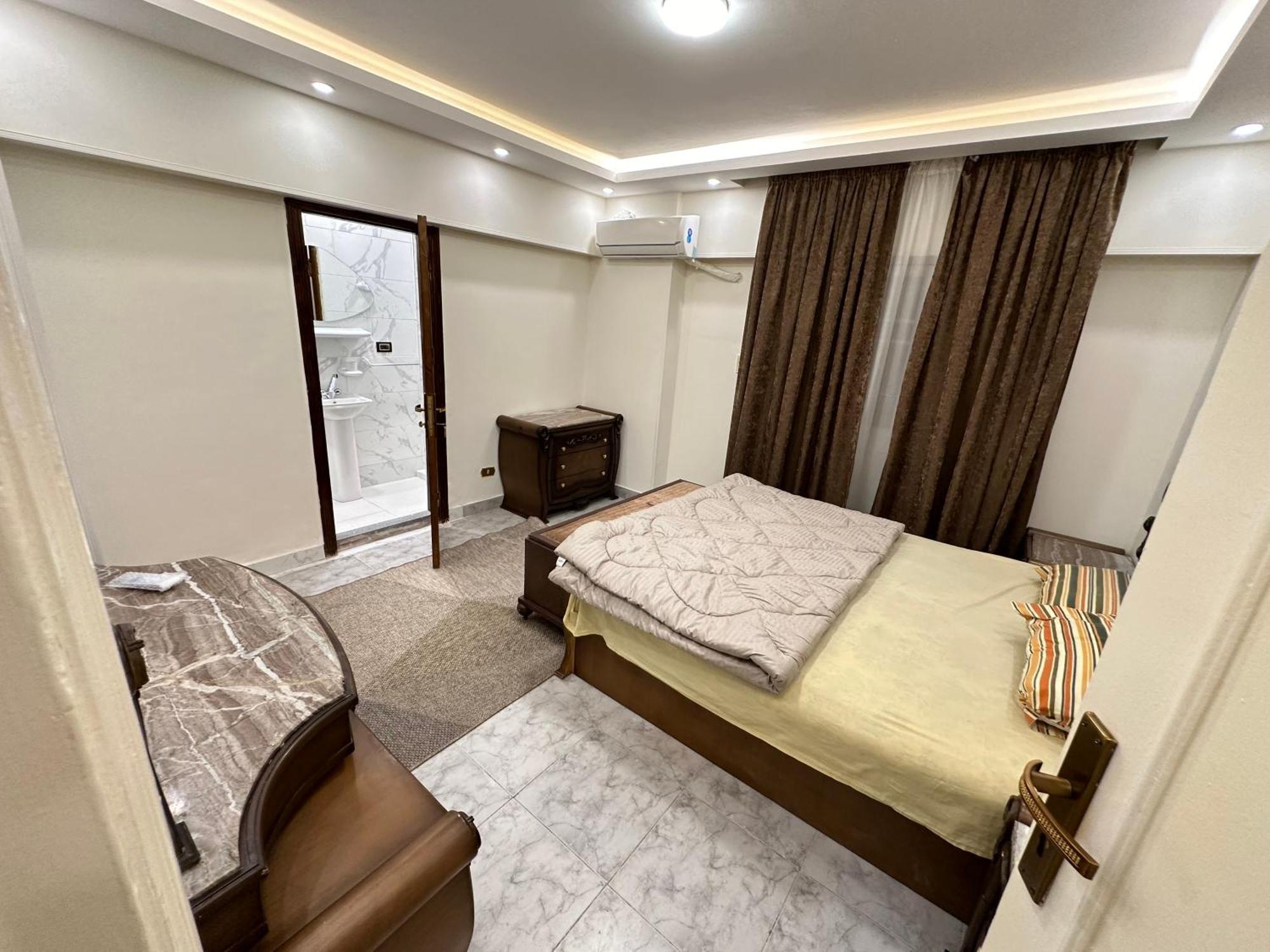 Apartment Apartment *